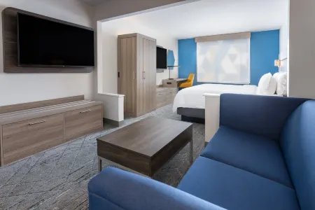 Holiday Inn Express & Suites Vineland Millville Отели рядом с достопримечательностью «The Landis Theater»