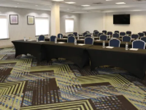 Holiday Inn Express & Suites CHICAGO NORTH-WAUKEGAN-GURNEE by IHG Hotels in Lake County