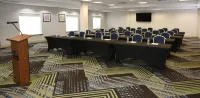Holiday Inn Express & Suites Chicago North-Waukegan-Gurnee Hotels in Waukegan
