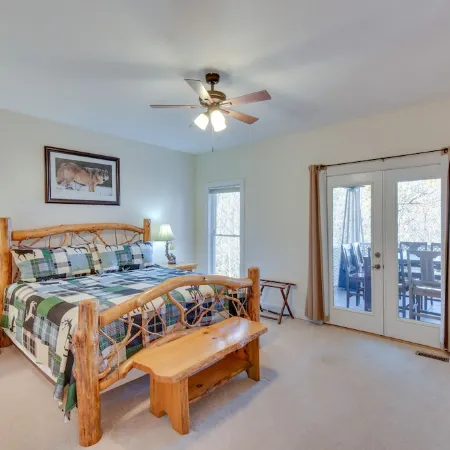 Blairsville Mansion w/ Hot Tub, Casino + Games!