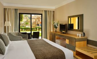 Coral Sea Aqua Club Resort