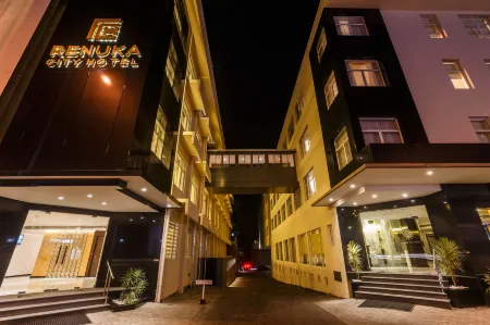 Renuka City Hotel Отели рядом с достопримечательностью «Парк Вихарамахадеви»