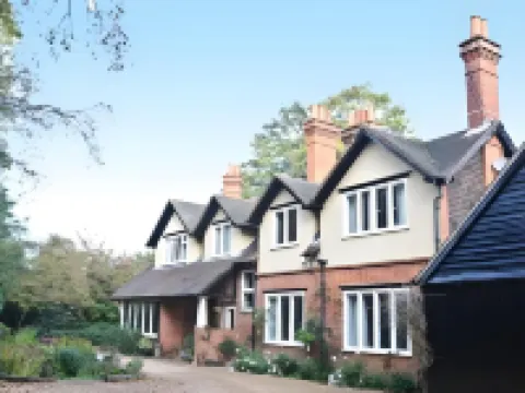 The Kingsley at Eversley โรงแรมในHook