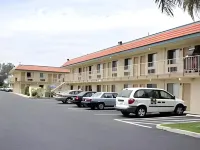 Vagabond Inn Bakersfield South - Motels