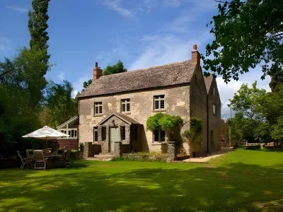 Hill Farm Hotels near Wheatley Windmill, Wheatley, Oxfordshire