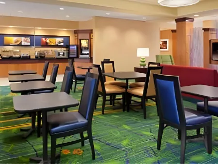 Fairfield Inn & Suites Wichita Downtown Отели рядом с достопримечательностью «The Keeper of the Plains»