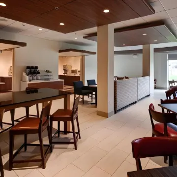 Holiday Inn Express & Suites MANHATTAN by IHG