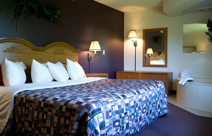 AmericInn by Wyndham West Burlington
