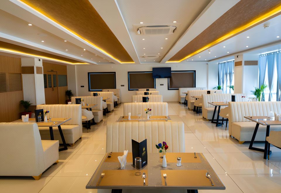Hotel Lahari International 객실
