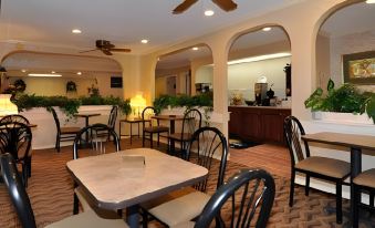 Mockingbird Inn & Suites
