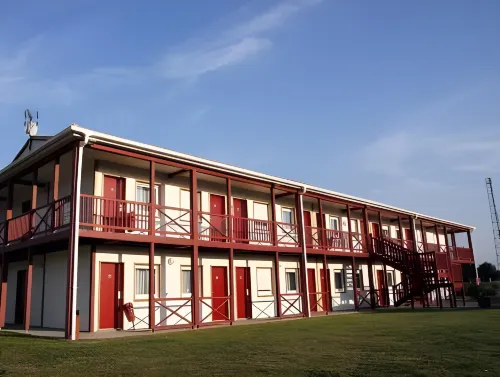 브릿 호텔 콩포트 마노스크 카다라슈