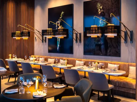 Radisson Blu Hotel at Porsche Design Tower Отели рядом с достопримечательностью «Государственный музей естествознания Штутгарта»