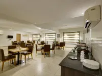 Saltstayz Select - Galleria Market & Golf Course Road Hotels near IndiGo