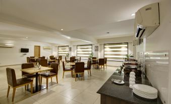 Saltstayz Select - Galleria Market & Golf Course Road