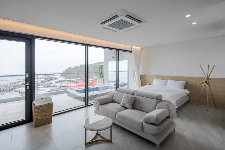 Pohang Madame Annette Pool Villa - Dogs Allowed Отели рядом с Аэропорт Пхохан