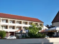 Hotel zum Hirsch Hotels in Allmannshofen