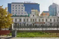 Tenet Hotel