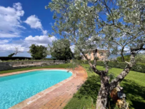 Spoleto Tranquilita Sleeps 20 with Wifi Pool Yoga Studio Gardens and Views