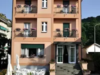 Hotel Villa Mon Toc Hotels in Vezzo