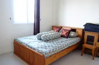 DeMulya Guesthouse Free Motorbike & Bicycle Hotels in Wirobrajan