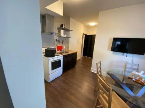 New Dt Apartment Walk To All - Apartments