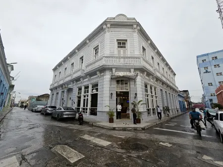 Hotel Saratoga Отели в г. Ольгин