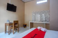 RedDoorz Syariah Near Stasiun Gumilir Cilacap Hotels in North Cilacap