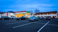 Travelodge by Wyndham Bellmawr - parking