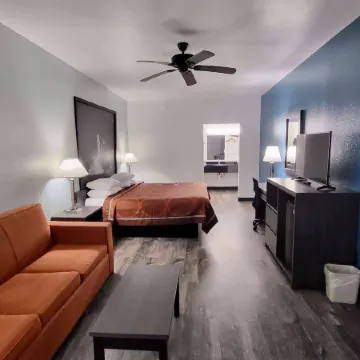 Super 8 by Wyndham Forney/East Dallas