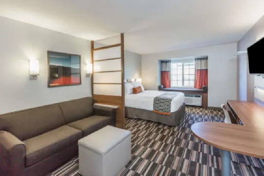 Microtel Inn & Suites by Wyndham Tioga Hotel di 