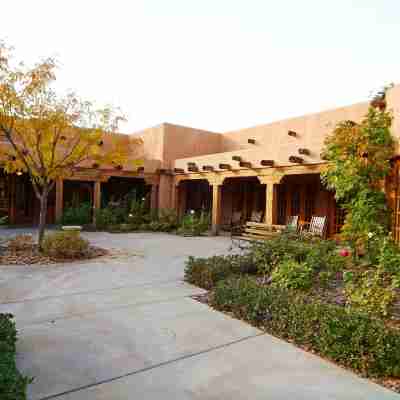 Courtyard Page at Lake Powell Hotel Exterior