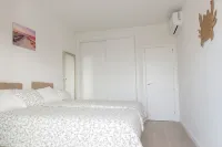 Contemporary One-Bedroom Apartment