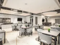 Hotel Mesaluna Short & Long Stay - Desayuno