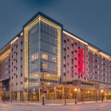 Hampton Inn & Suites Fort Worth Downtown Отели рядом с достопримечательностью «Fort Worth Herd Longhorn Cattle Drive»