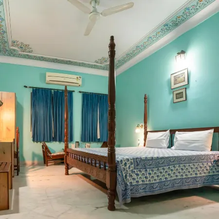 Anuraag Villa