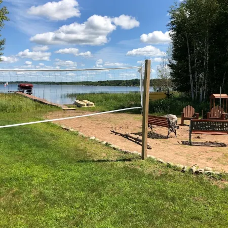 Waterfront Cabin on Pristine Shell Lake Отели в г. Шелл Лейк