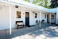 Vintage Riverside Motel Apt #6