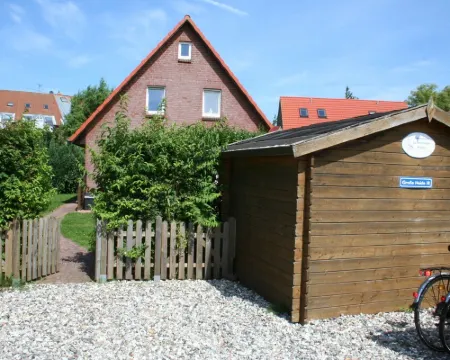 150m to the beach with private beach chair, south-facing garden, WLAN, SAUNA, barbecue, handcart Hotels in Schonberger Strand