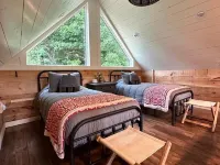 Private Driftless Cabin w/ Hot Tub, Fireplace & Creekside Views Hotels in Freeman