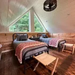 The Aspenshire Cabin: a nod to English Charm Hotels near Black Hawk Bridge