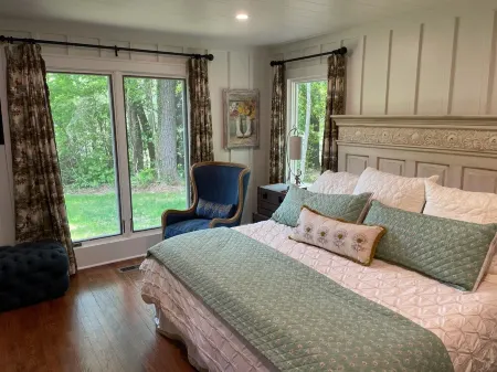 Newly renovated mountain view home in High Hampton, minutes from Cashiers, NC