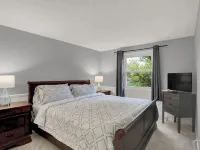 Private/spacious home w/backyard near Grand Park Hotels in Westfield