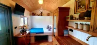 Exquisite Shepherd's HUT With HOT TUB - Between Moor and sea