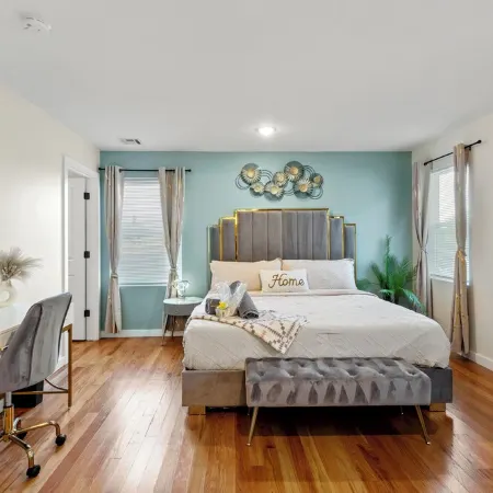 Contemporary 3bds near NYC / EWR with free parking