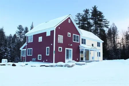 Adventurebrook, Bike, Ski & Hike Out Your Front Door! 0.25 Miles to Lower Lift! Отели в г. Берк