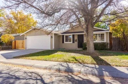 Spacious 3 bedrooms  house with WiFi, AC in Wonderful Carson City