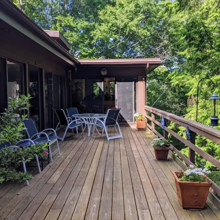 Treetops! A Reunion/Retreat/Event Estate! July Openings Seasonal Pool! Sleeps 12