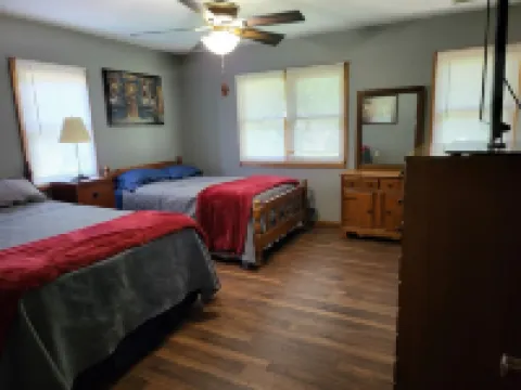 1500 Sq.ft. of Quaint Comfort in the heart of Olney close to downtown! 奧爾尼酒店