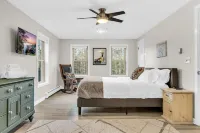 Spacious Home Close to Beaches! 3BR, Dog & Family Friendly, 30 Mins to Portland