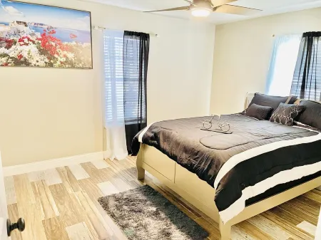 Stylish 5Bedroom/6Beds/2Bath Plenty of Parking